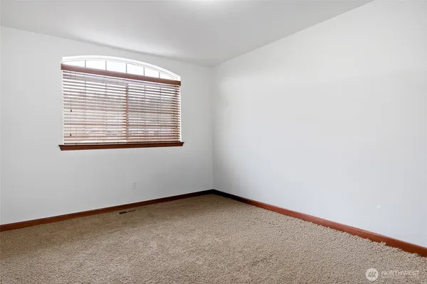 $699,000 | 1515 Daffodil Avenue Northeast, Orting, WA 98360