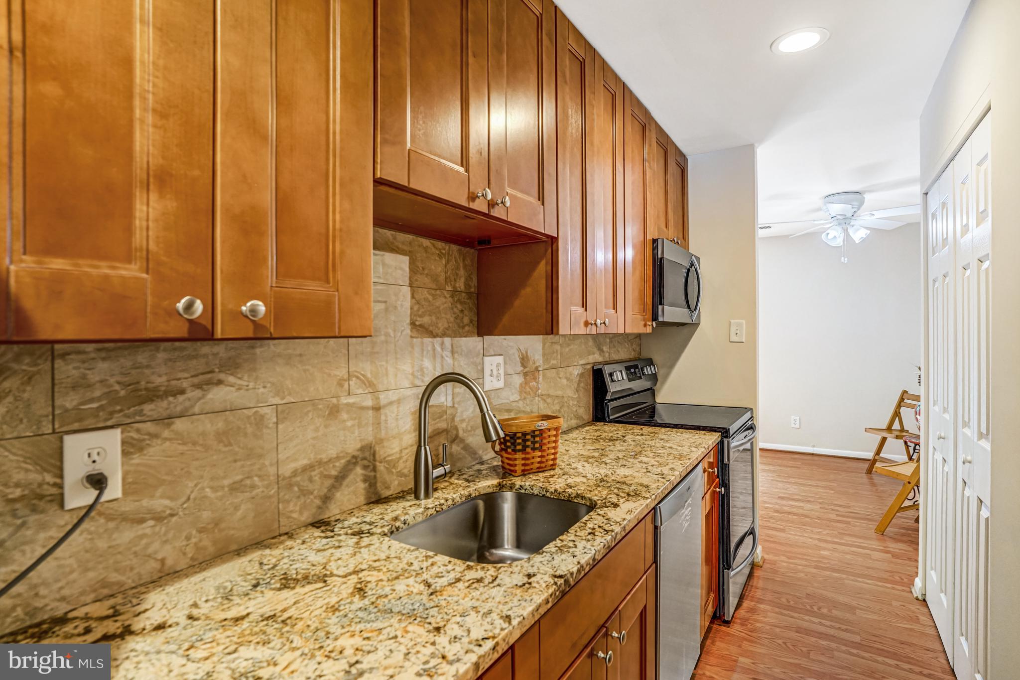 6435 Rockshire Street Alexandria, VA 22315 - Photo 8 of 52 Granite Counter Tops
