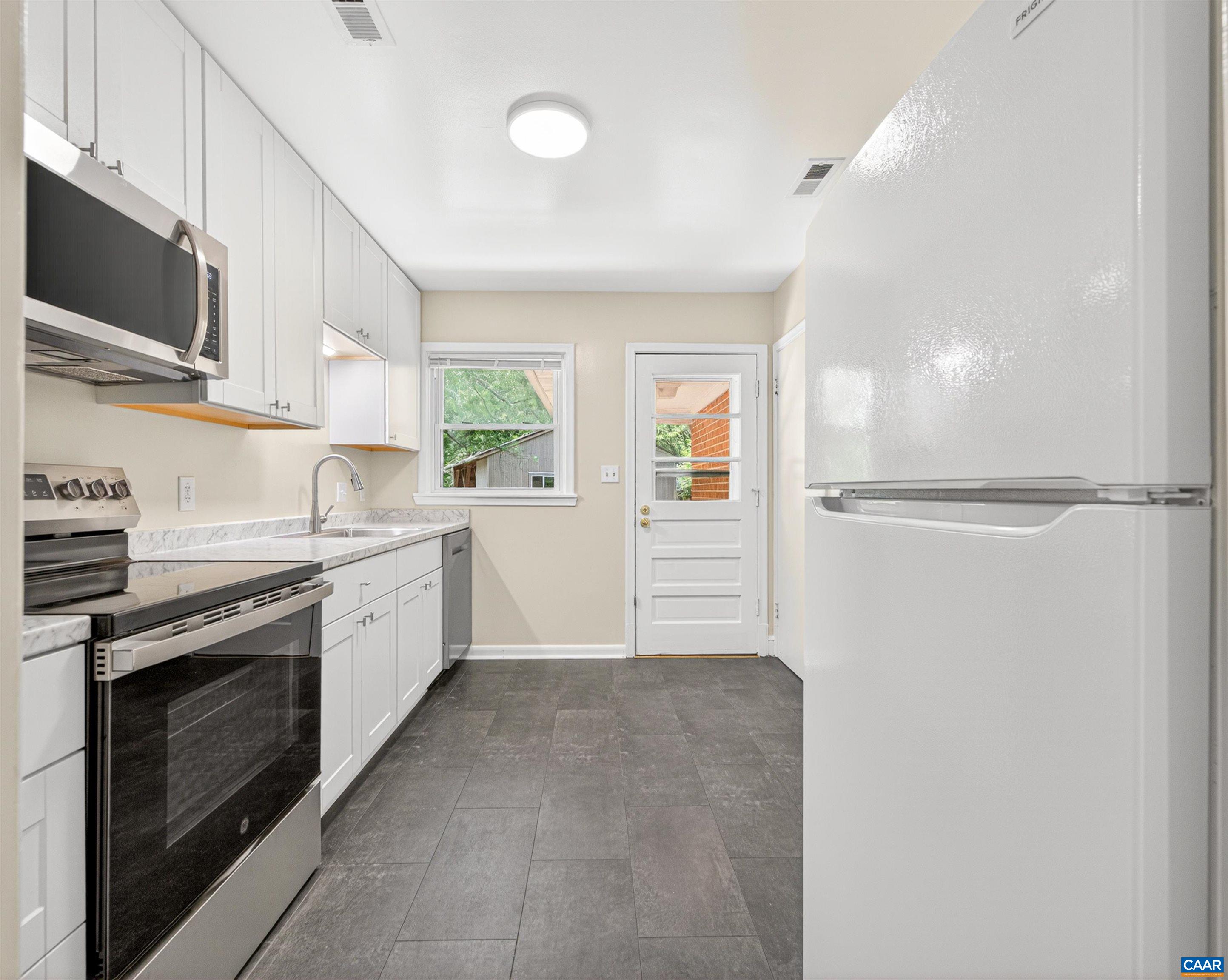 1272 Rio Road East Charlottesville, VA 22901 - Photo 7 of 26