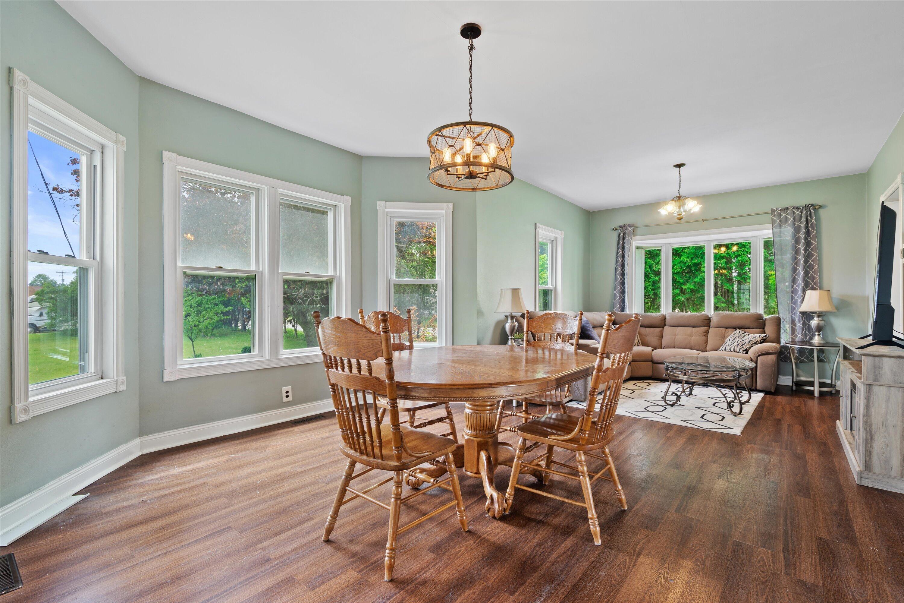 8922 County Highway West Wayne, WI 53010 - Photo 9 of 59 Dining room