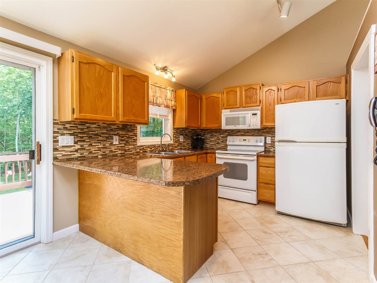 17 Garvin Road Derry, NH 03038 - Photo 14 of 40