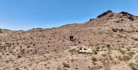 a view of a large building