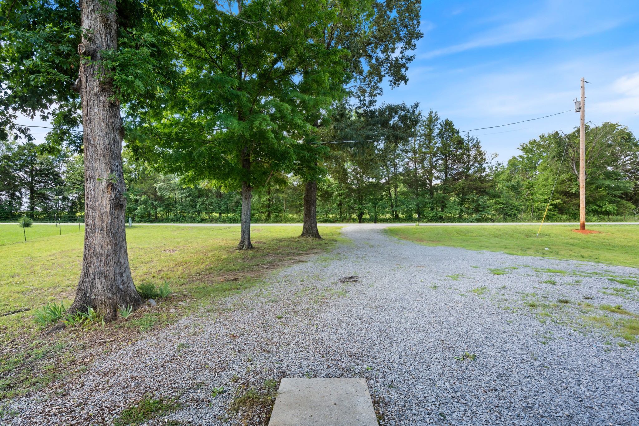 1099 Old County House Road Charlotte, TN 37036 - Photo 7 of 47
