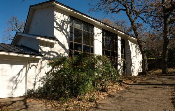 $395,000 | 2001 Park Hill Drive, Arlington, TX 76012