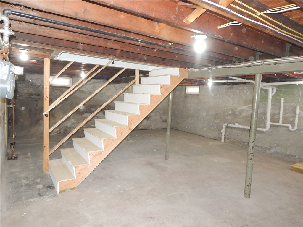 151 Edgemere Road Pawtucket, RI 02861 - Photo 33 of 45 Gallery Image 33