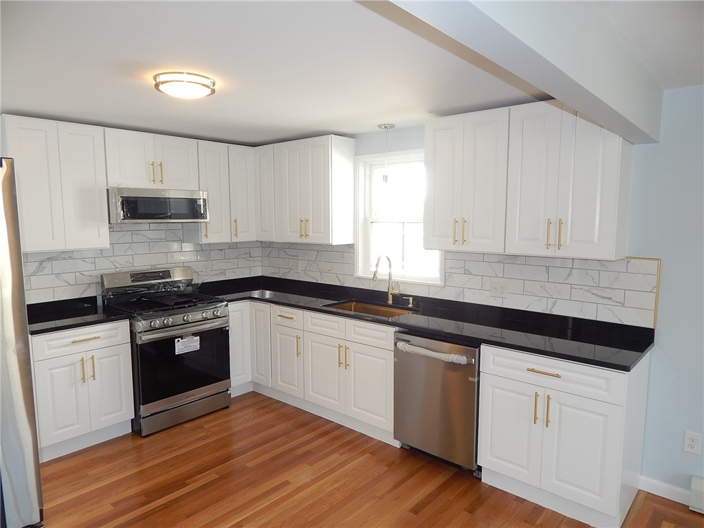 151 Edgemere Road Pawtucket, RI 02861 - Photo 6 of 45 Gallery Image 6