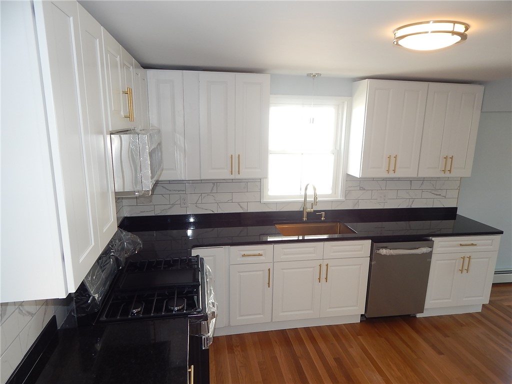 151 Edgemere Road Pawtucket, RI 02861 - Photo 9 of 45 Gallery Image 9