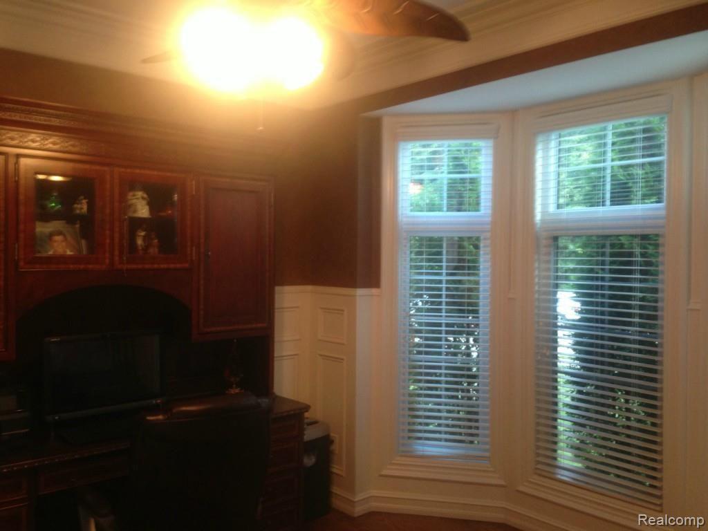 347 Mystic Valley Rochester Hills, MI 48307 - Photo 16 of 31