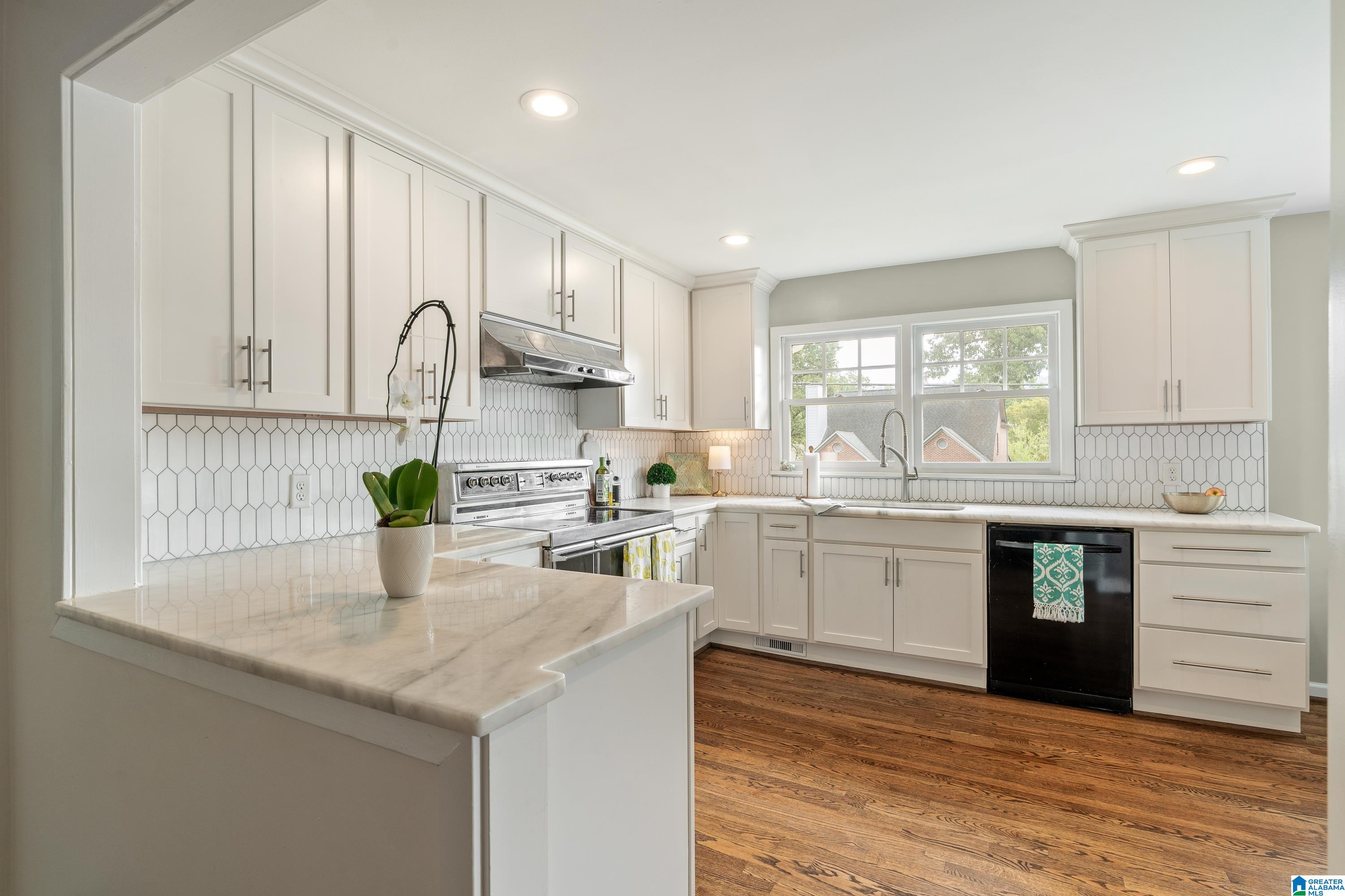 1092 Columbiana Road Birmingham, AL 35209 - Photo 10 of 36