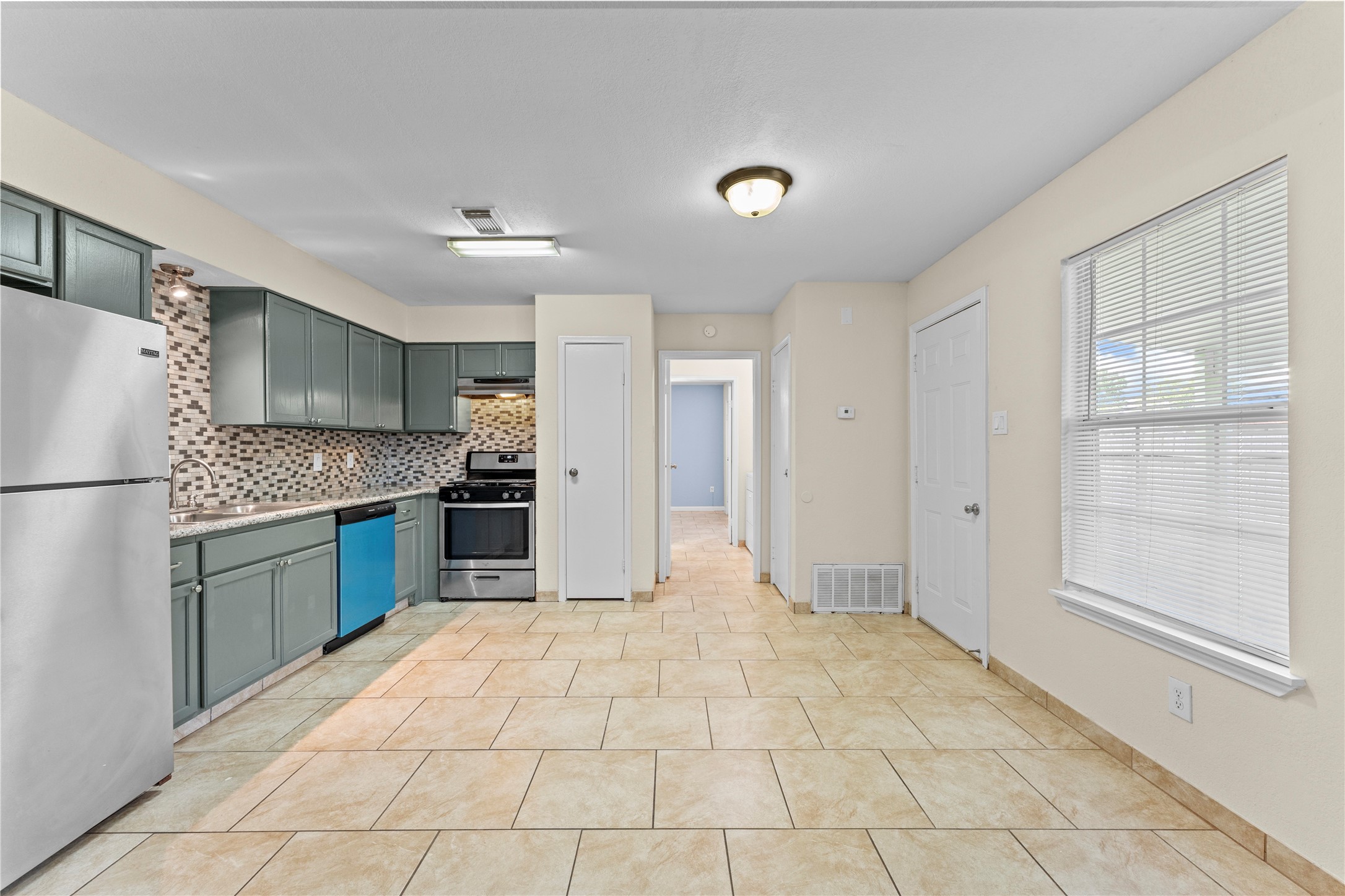 5035 Reno Drive Pasadena, TX 77505 - Photo 8 of 18 Gallery Image 8