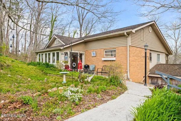 $899,900 | 961 Indian River Boat Dock Road, Jacksboro, TN 37757