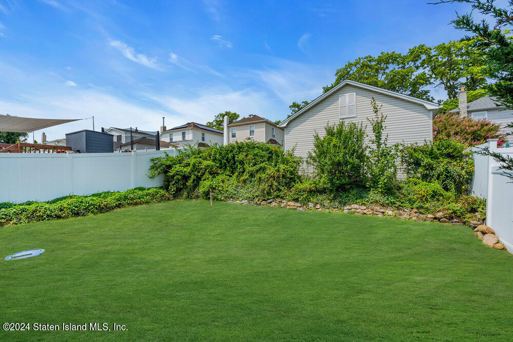 573 Rathbun Avenue Staten Island, NY 10312 - Photo 31 of 37 031_Backyard