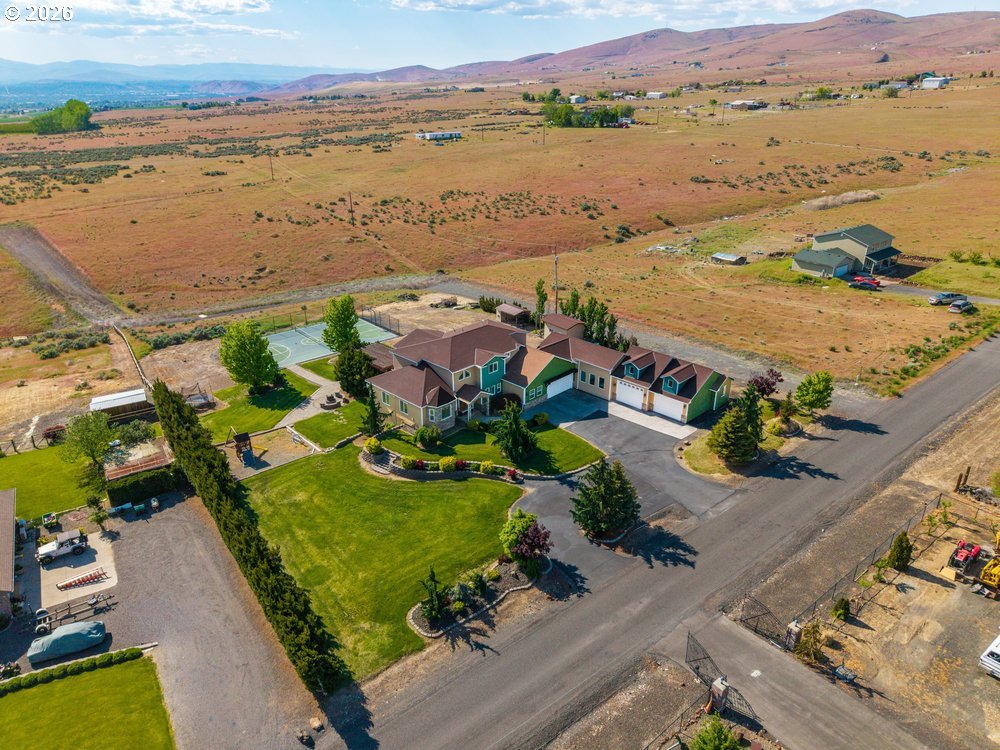 500 St Hilaire Road Yakima, WA 98901 - Photo 29 of 29 an aerial view of ocean and residential houses with outdoor space