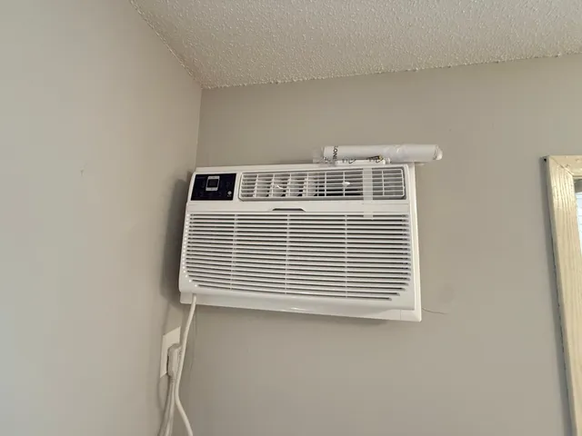 $134,900 | 10301 Cedar Lk Road South, Unit 102, Hopkins, MN 55305