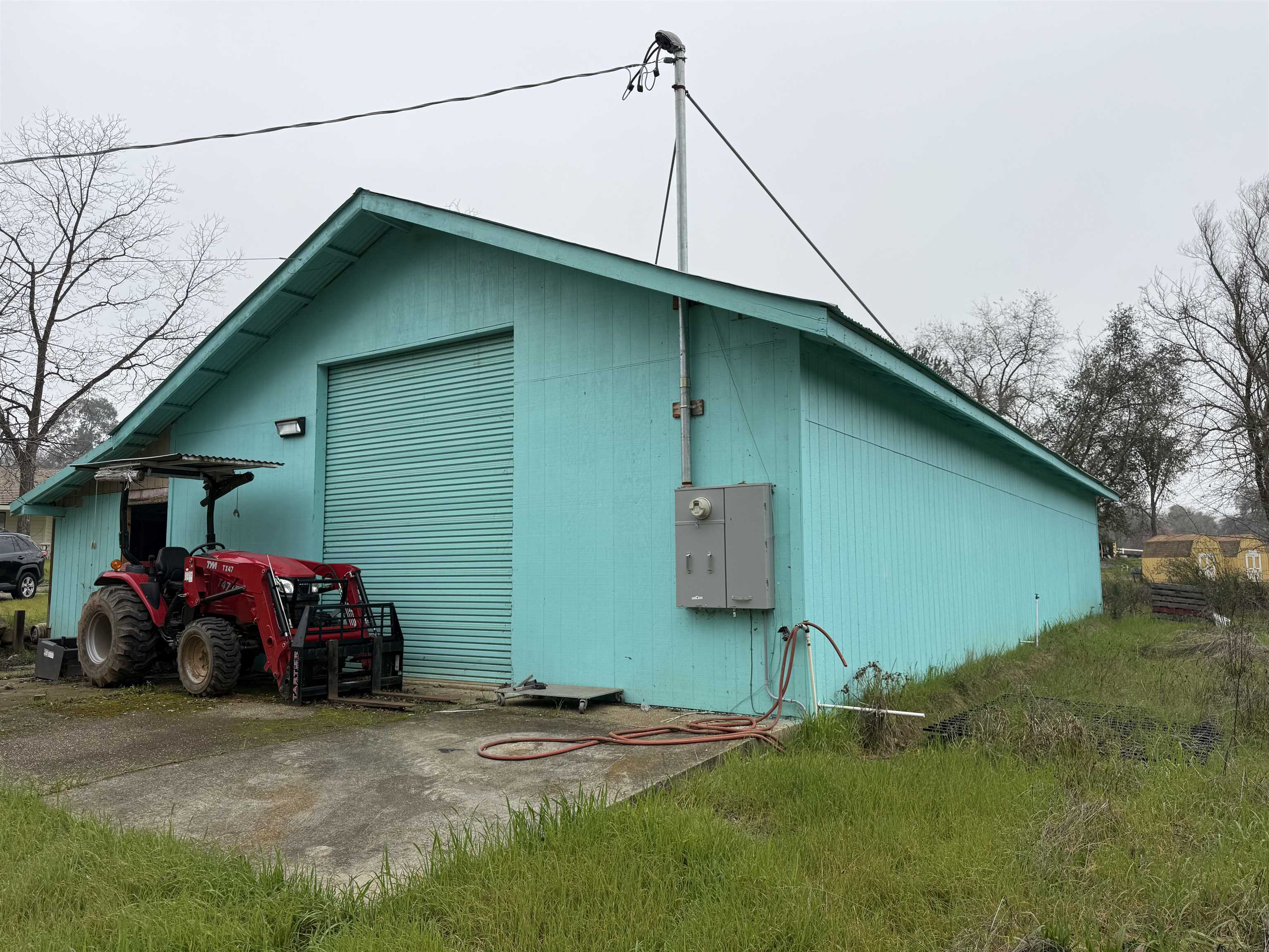5893 Fruitland Road Marysville, CA 95901 - Photo 5 of 35 a front view of a house with garden
