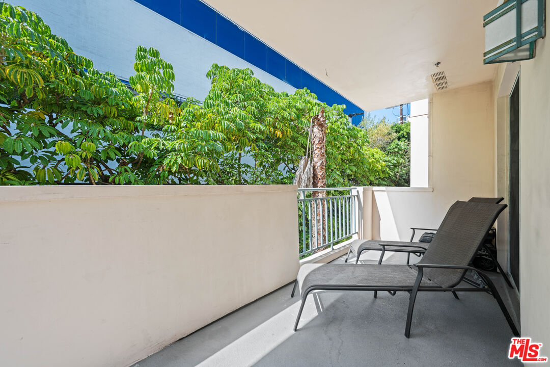 1401 South Bentley Avenue, Unit 202 Los Angeles, CA 90025 - Photo 27 of 32 a view of a chairs and table in a backyard