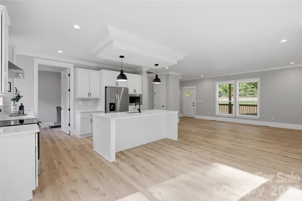 $360,000 | 245 White Point Lane, Taylorsville, NC 28681