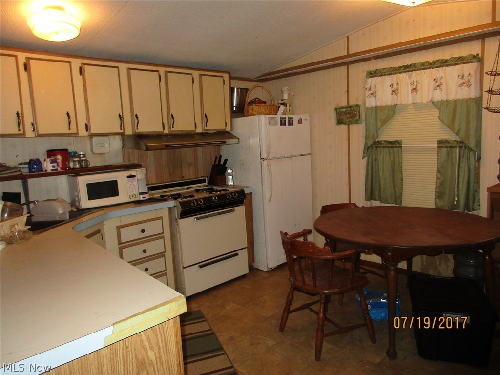 6739 Leon Road Andover, OH 44003 - Photo 3 of 14 Gallery Image 3