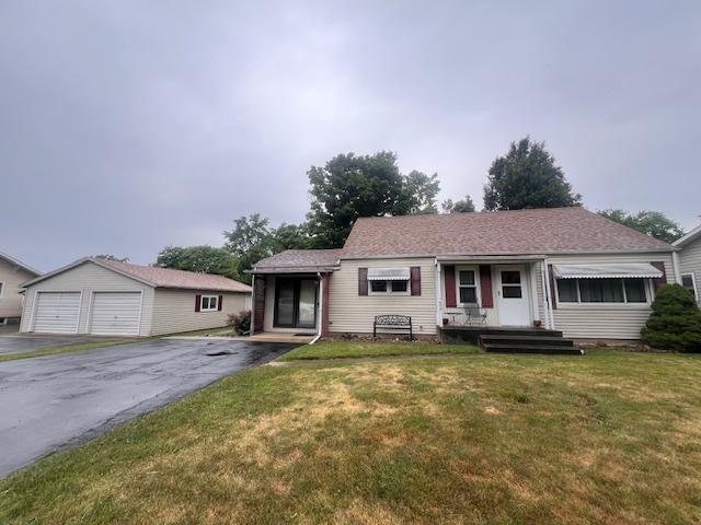 405 South Clinton Street Clinton, IL 61727 - Photo 1 of 38 Gallery Image 1