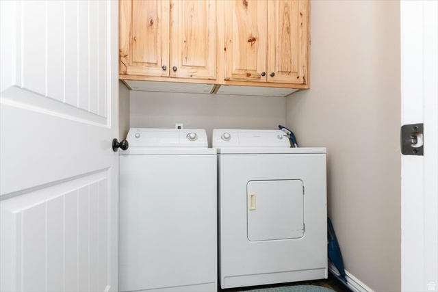 7203 East Cub River Road Preston, ID 83263 - Photo 17 of 33 Laundry area featuring washing machine and clothes dryer and cabinet space