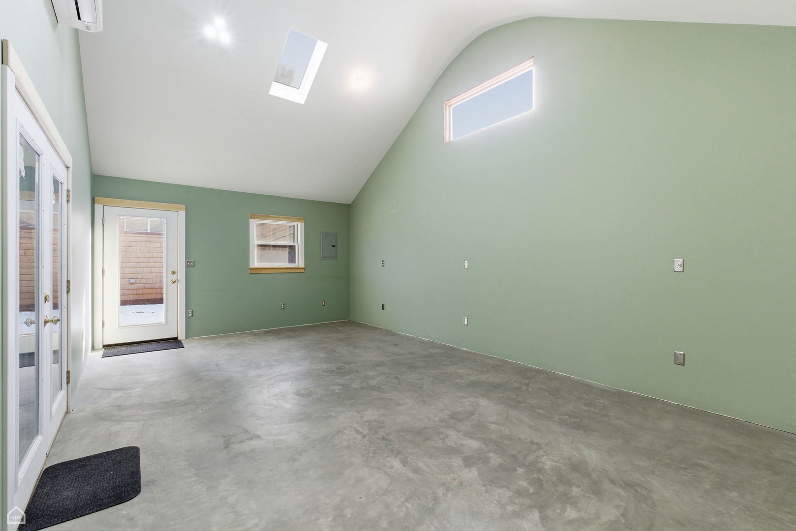 3814 North Mozart Street Chicago, IL 60618 - Photo 31 of 37 an empty room with windows