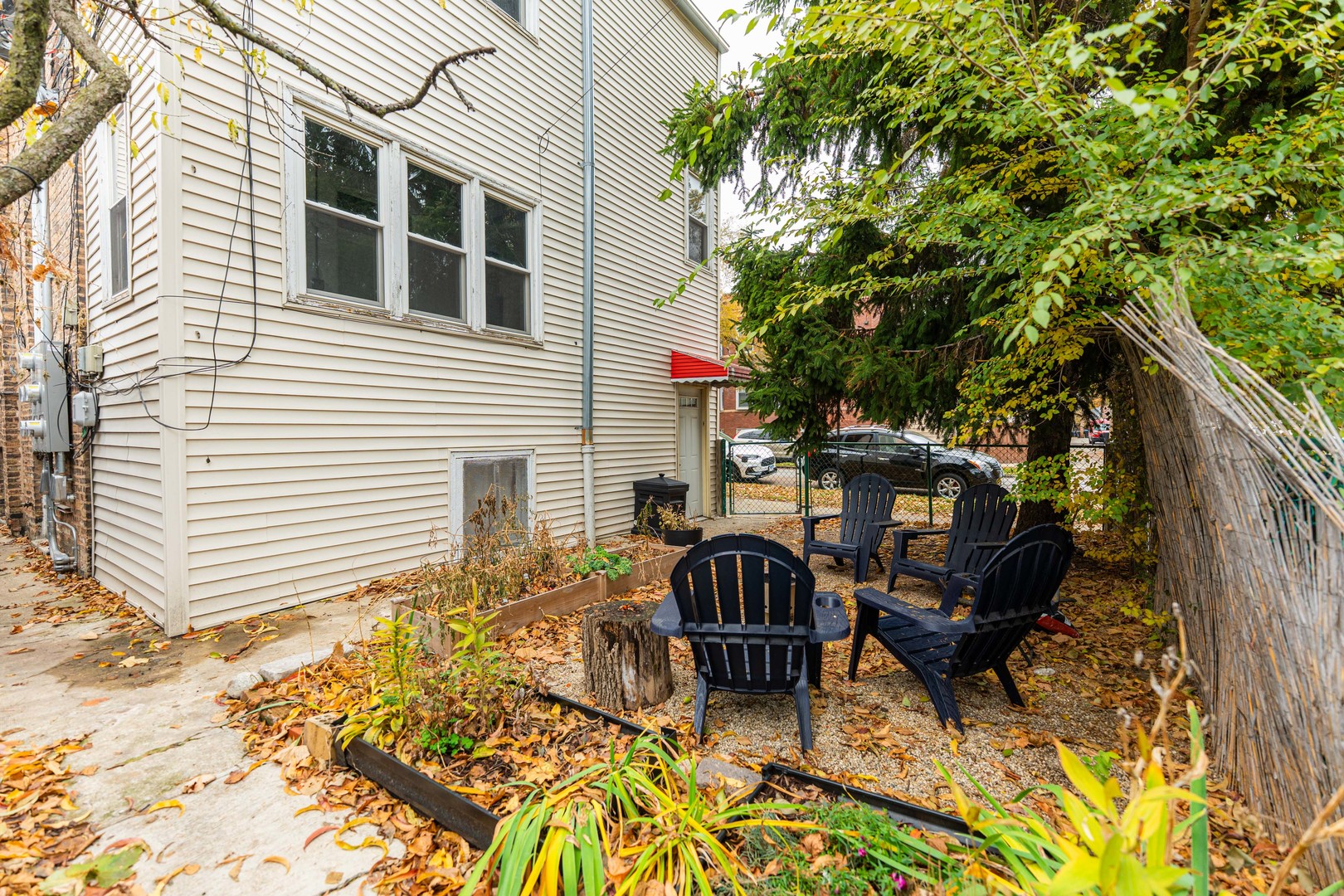 2257 North Springfield Avenue, Unit 1F Chicago, IL 60647 - Photo 26 of 27 a backyard of a house with table and chairs