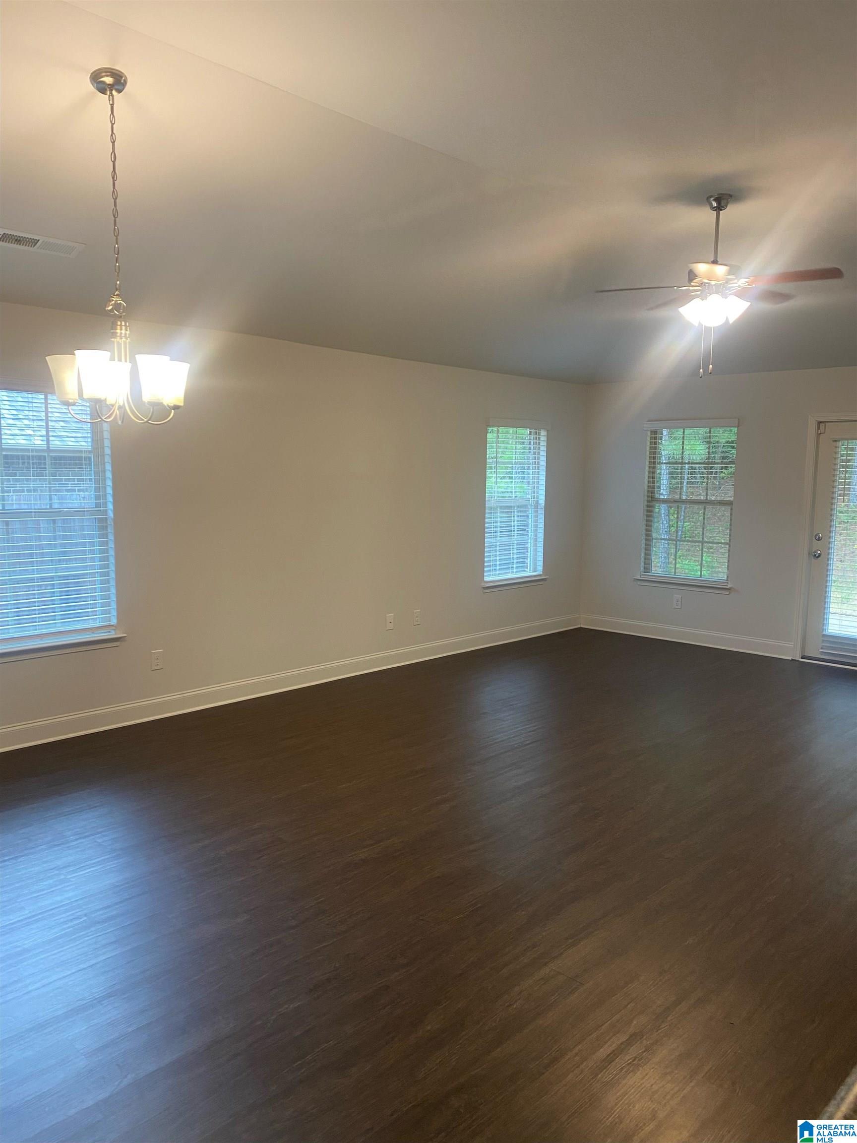 433 Marsh Circle Calera, AL 35040 - Photo 3 of 17