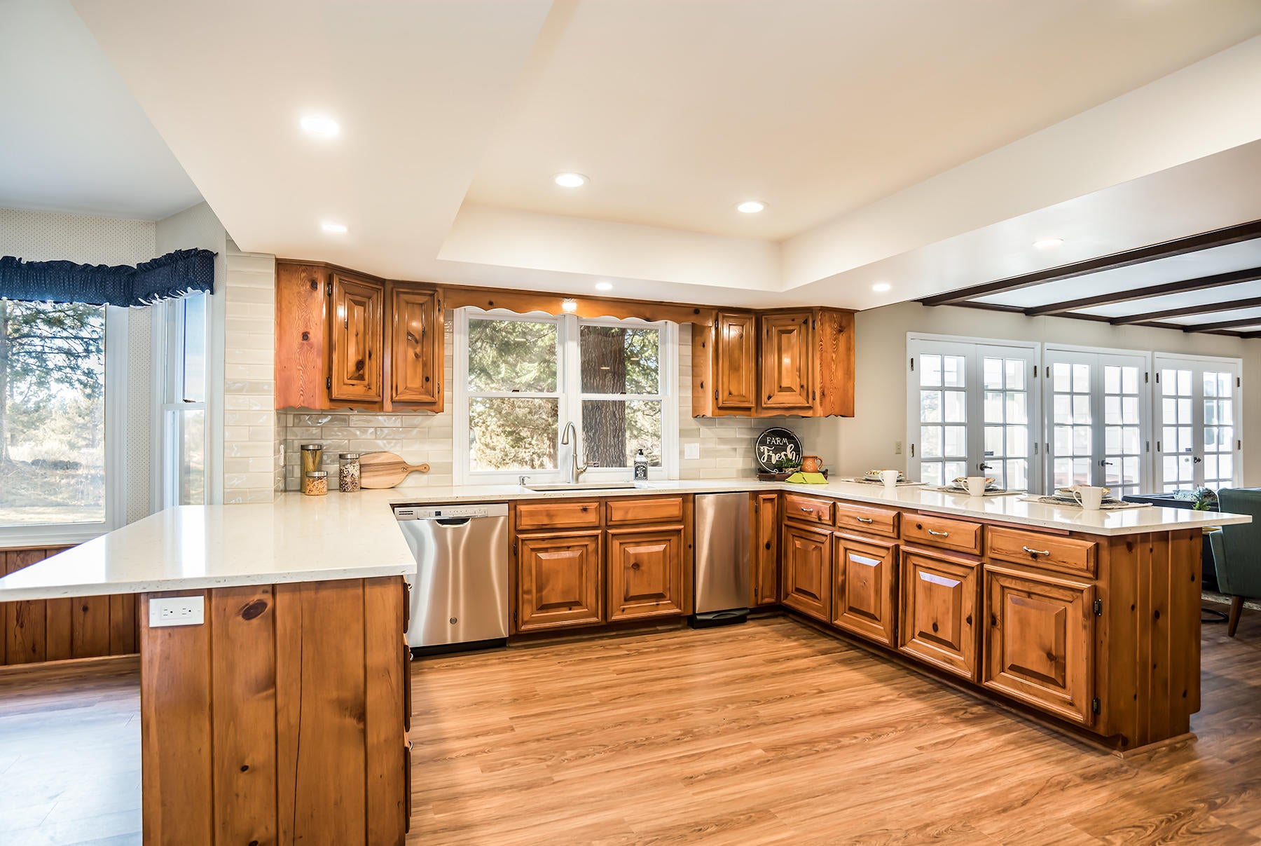 63245 Cole Road Bend, OR 97701 - Photo 16 of 37 16-Large Kitchen