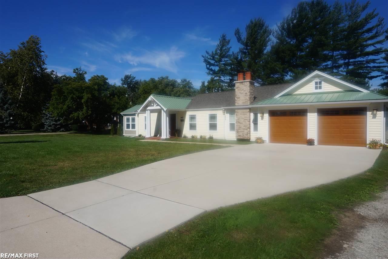 16049 Masonic Fraser, MI 48026 - Photo 1 of 34