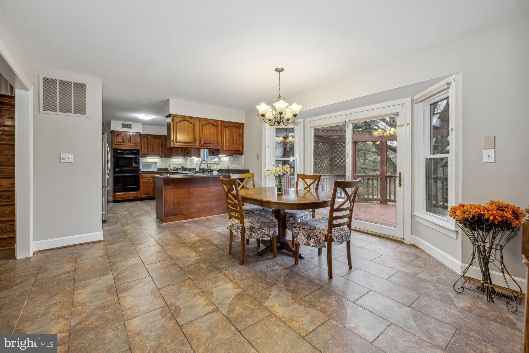 13303 Query Mill Road North Potomac, MD 20878 - Photo 13 of 42 Eat-in space