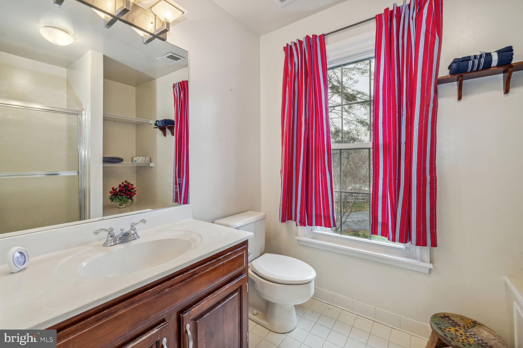 13303 Query Mill Road North Potomac, MD 20878 - Photo 27 of 42 Hall bath, tub/shower