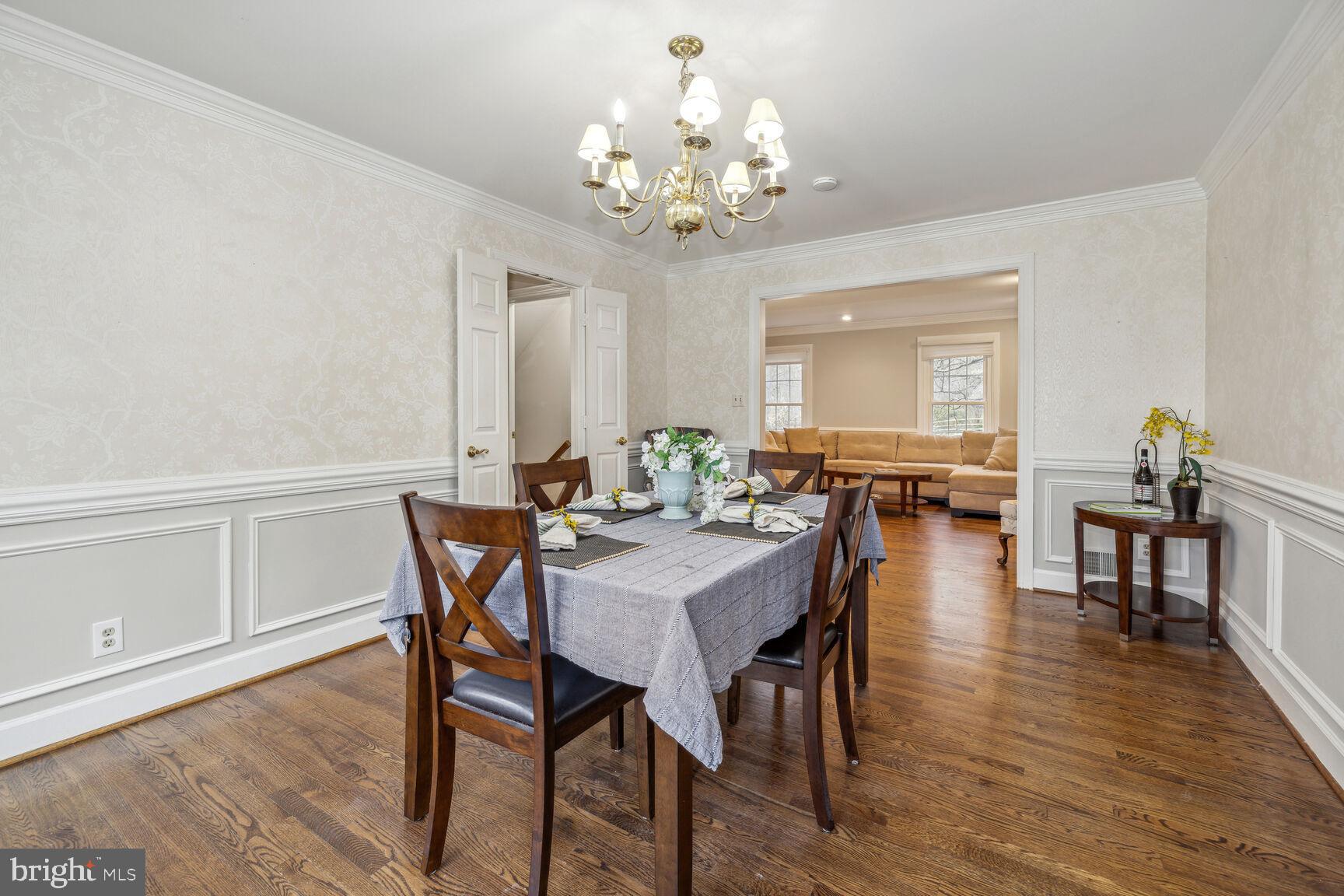 13303 Query Mill Road North Potomac, MD 20878 - Photo 8 of 42 Dining room