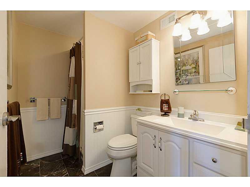 340 Eastern Promenade, Unit 257 Portland, ME 04101 - Photo 20 of 34 Master Bath/Spa.