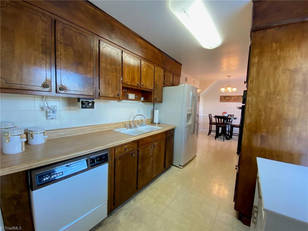 1702 Penny Road High Point, NC 27265 - Photo 17 of 50