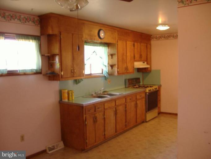 1717 Dennings Road New Windsor, MD 21776 - Photo 4 of 8 Kitchen