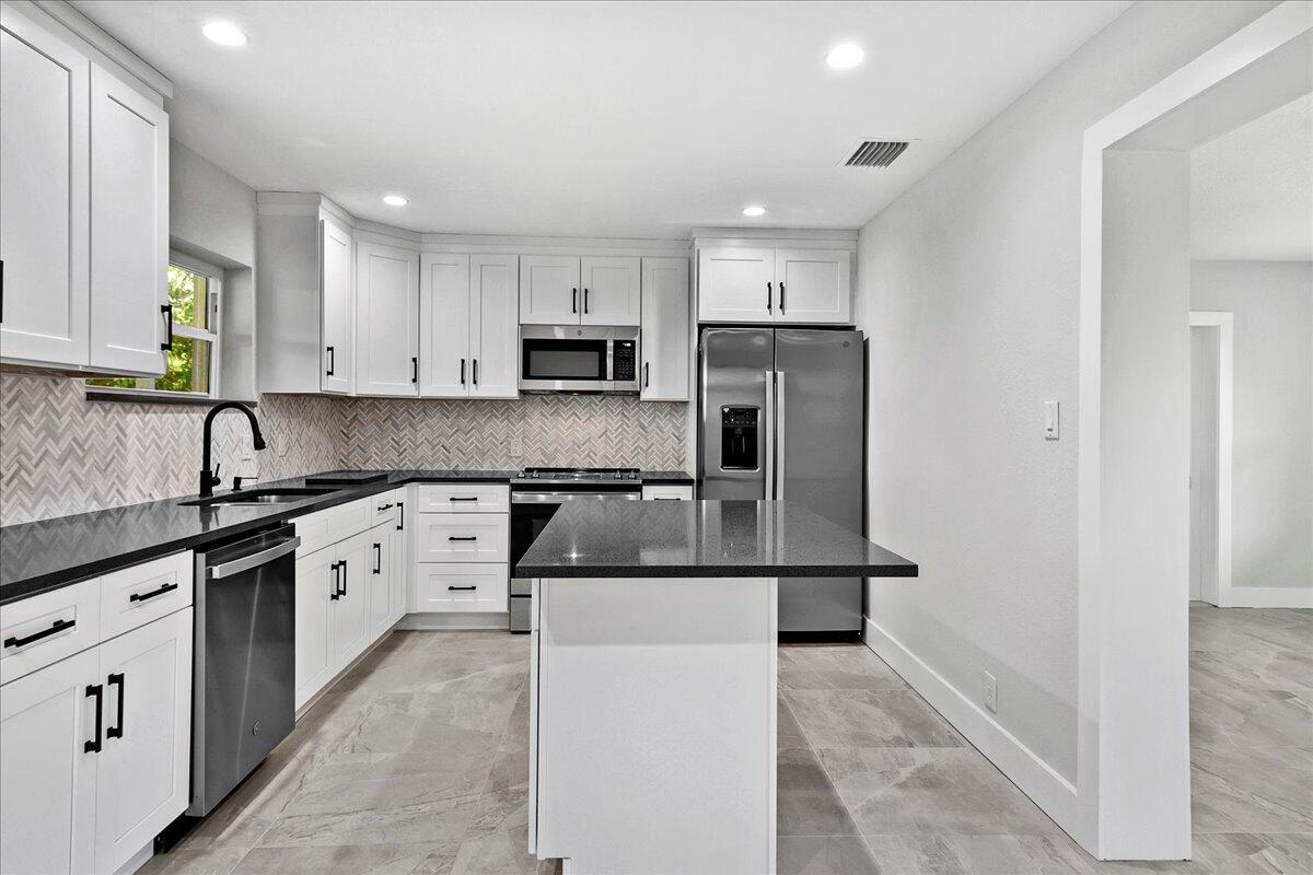 1300 West Chandler Road Glen Ridge, FL 33406 - Photo 8 of 34 27-JLC0168