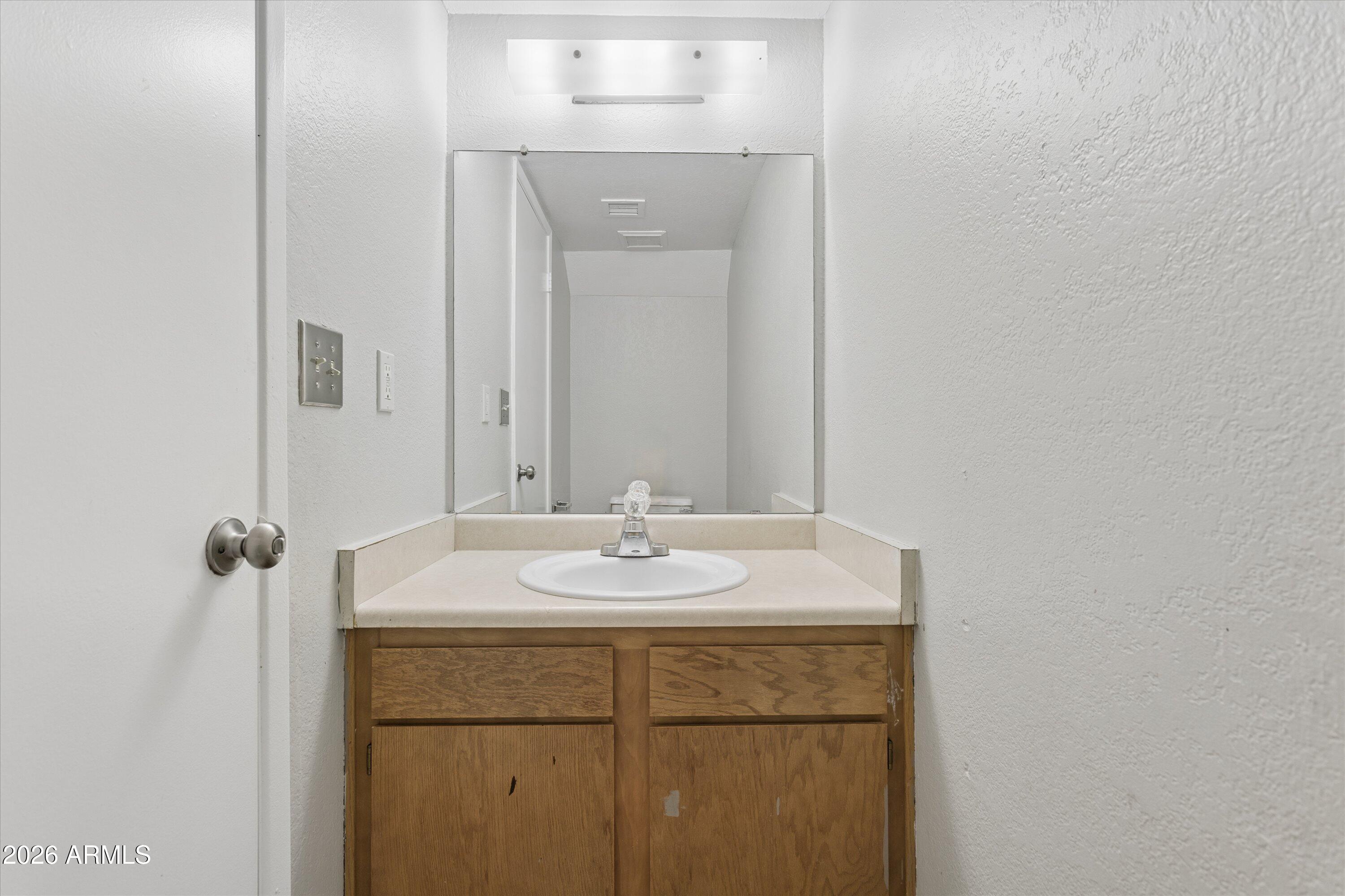 407 East Pecan Road Phoenix, AZ 85040 - Photo 13 of 23