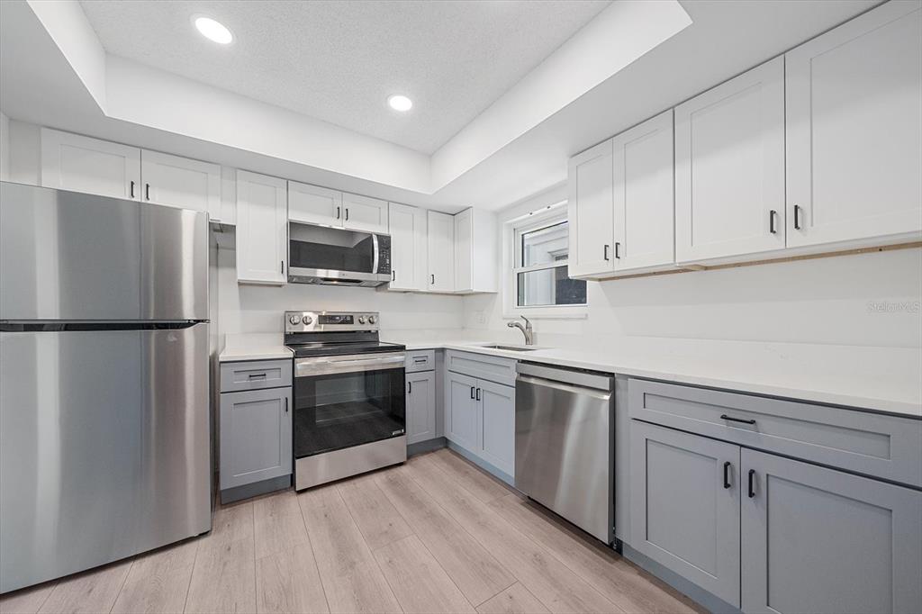 3818 Roxane Boulevard, Unit 157 Sarasota, FL 34235 - Photo 10 of 34