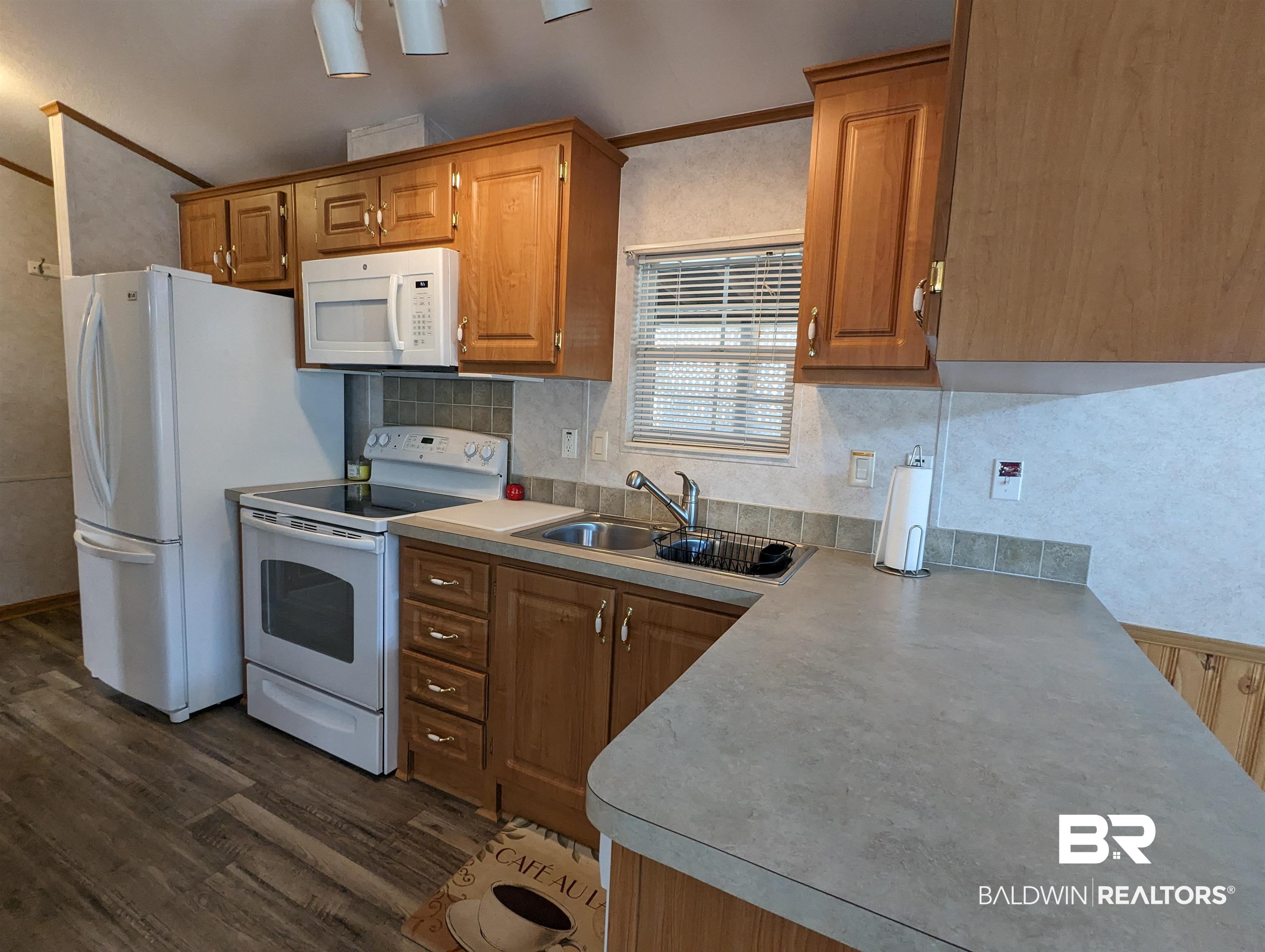 24711 Miflin Road, Unit B9 Elberta, AL 36530 - Photo 14 of 50 Kitchen
