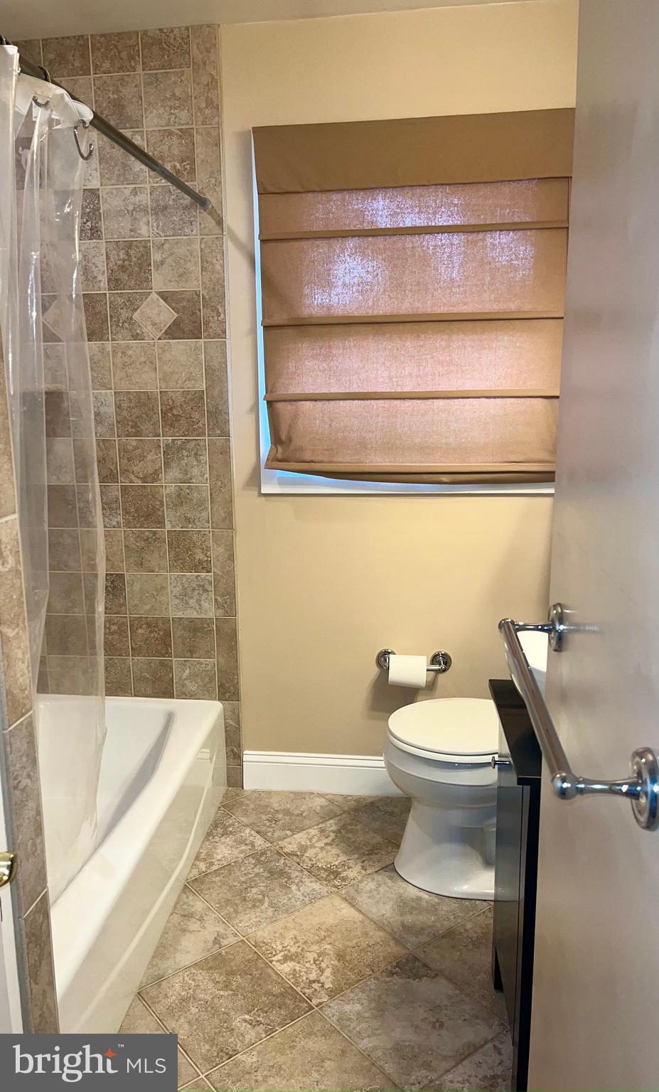 3267 Stepney Street Edgewater, MD 21037 - Photo 11 of 31 Full guest bath with ceramic tile