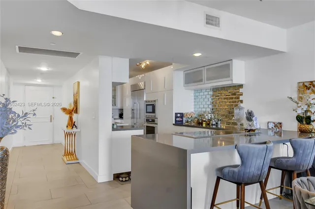 $1,075,000 | 1800 South Ocean Drive, Unit 2208, Hallandale Beach, FL 33009