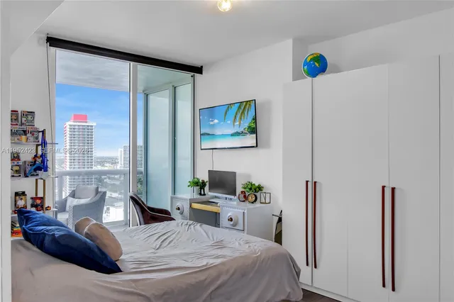 $1,075,000 | 1800 South Ocean Drive, Unit 2208, Hallandale Beach, FL 33009