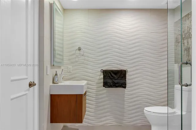 $1,075,000 | 1800 South Ocean Drive, Unit 2208, Hallandale Beach, FL 33009