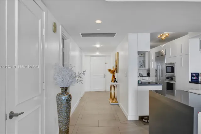 $1,075,000 | 1800 South Ocean Drive, Unit 2208, Hallandale Beach, FL 33009