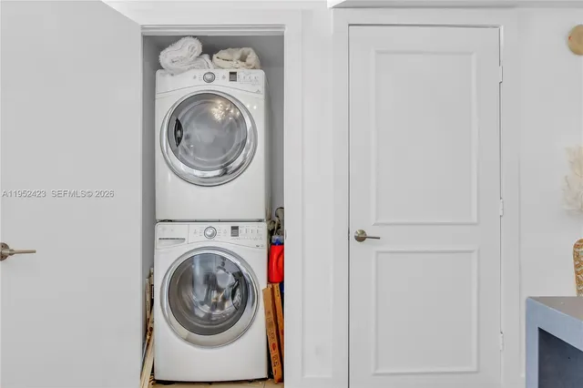 $1,075,000 | 1800 South Ocean Drive, Unit 2208, Hallandale Beach, FL 33009