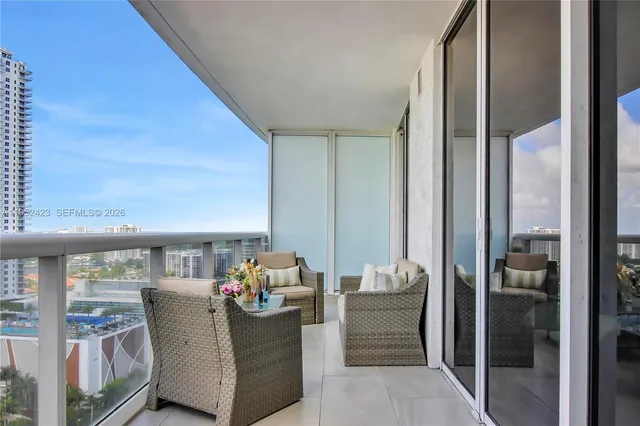 $1,075,000 | 1800 South Ocean Drive, Unit 2208, Hallandale Beach, FL 33009