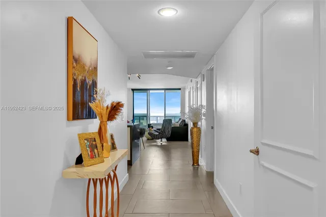 $1,075,000 | 1800 South Ocean Drive, Unit 2208, Hallandale Beach, FL 33009