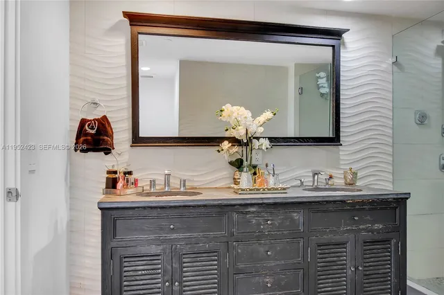 $1,075,000 | 1800 South Ocean Drive, Unit 2208, Hallandale Beach, FL 33009