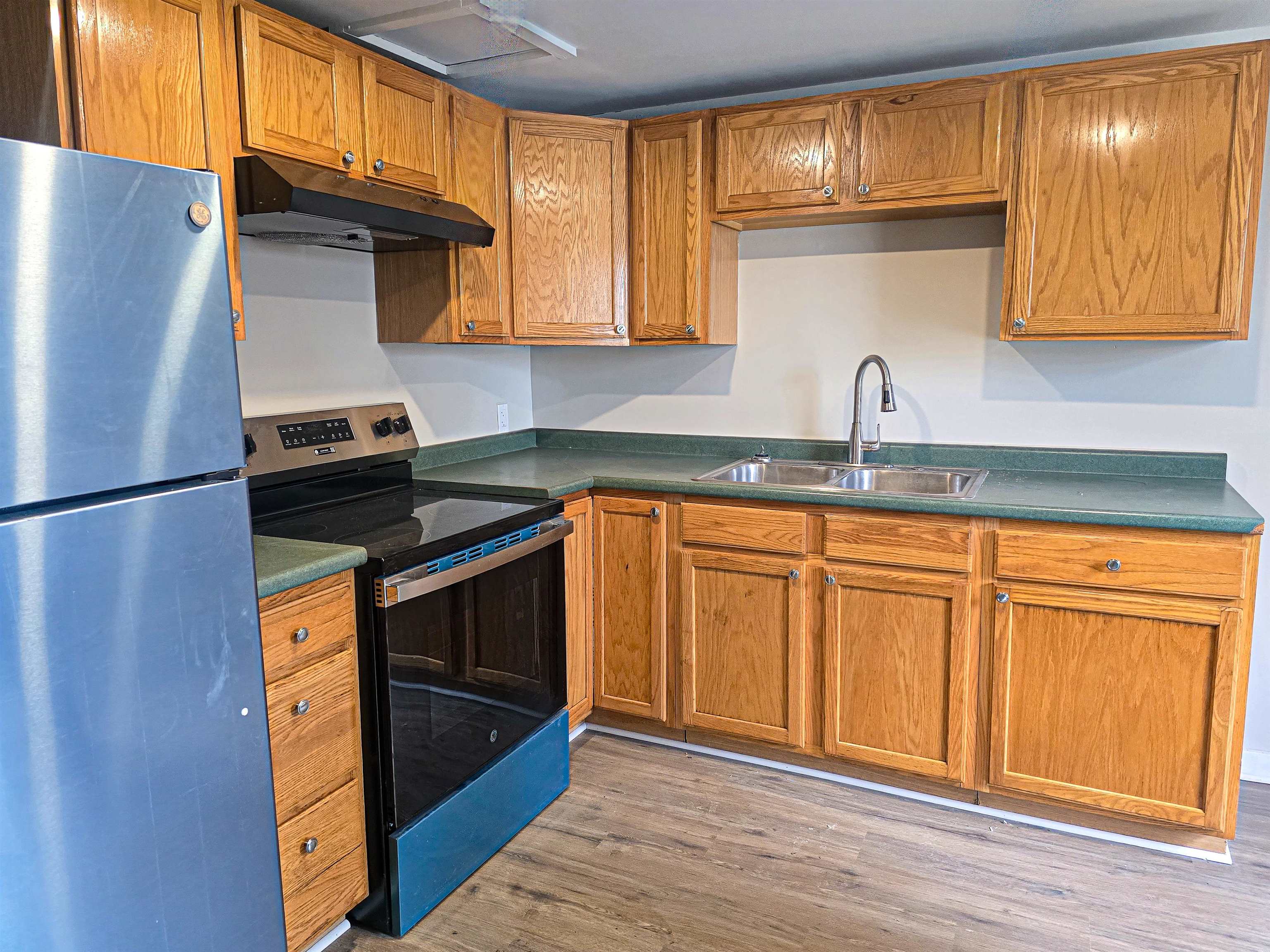 8 Union Street Claremont, NH 03743 - Photo 4 of 20