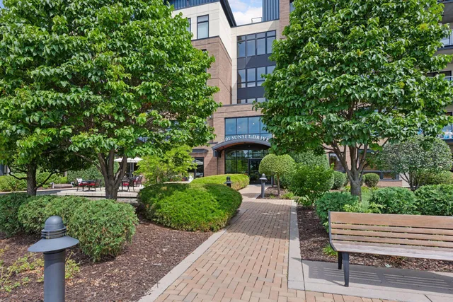 $545,000 | 4201 Sunset Drive, Unit N407, Spring Park, MN 55384